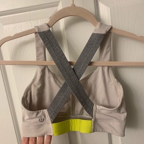 Lulu Lemon size 6 - EUC sports bra - Picture 3 of 6